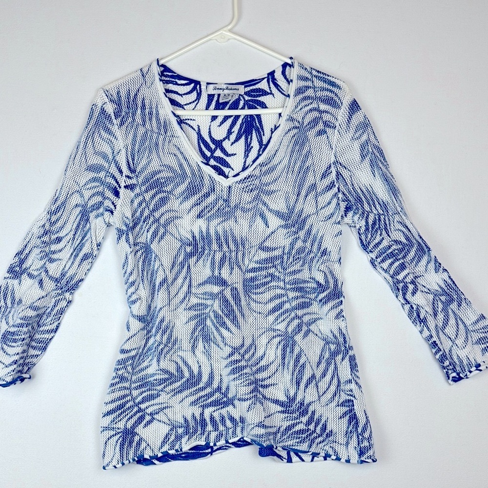 Tommy BahamaV neck Reverse Print Tropical Printed Lightweight Sweater